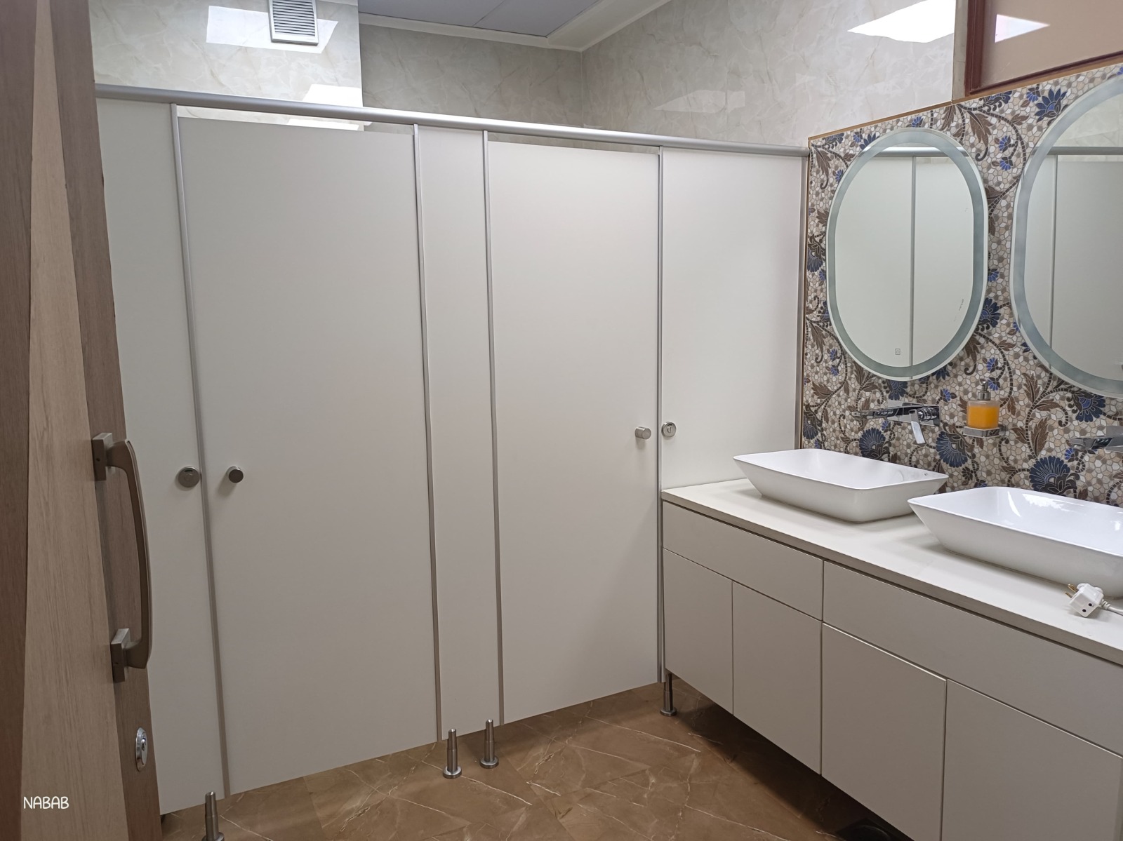 toilet partitions suppliers in delhi